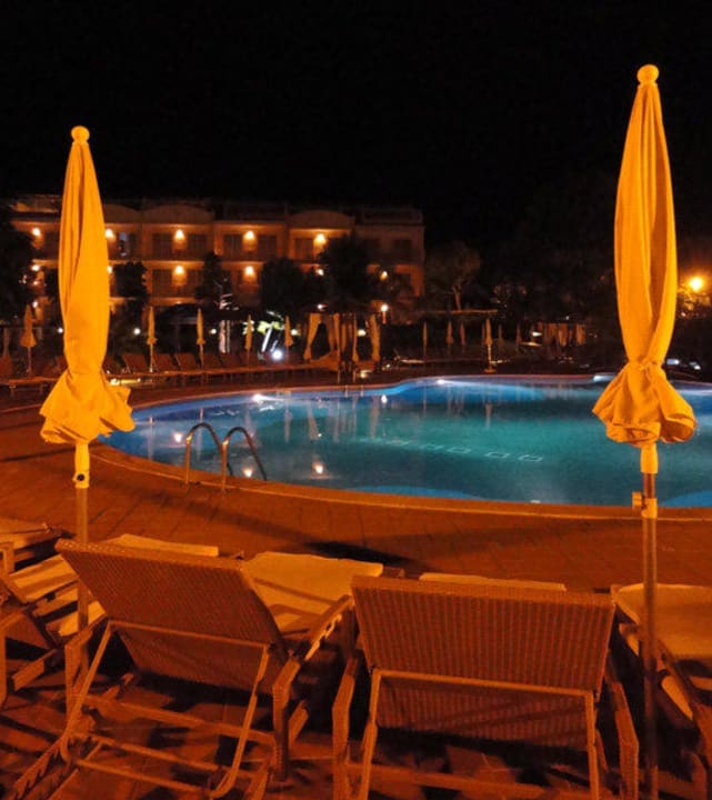 Abendstimmung am Pool VIVA Cala Mesquida Suites & Spa 16+