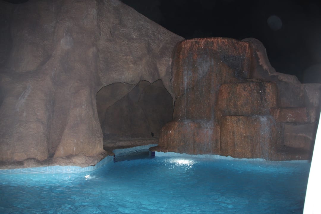 Pool am Abend Blue Waters Club
