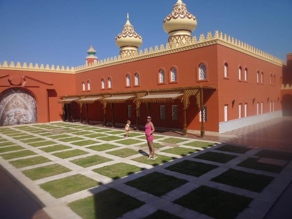 Очень понравились квадратики из травы Pickalbatros Alf Leila Wa Leila Resort - Neverland Hurghada