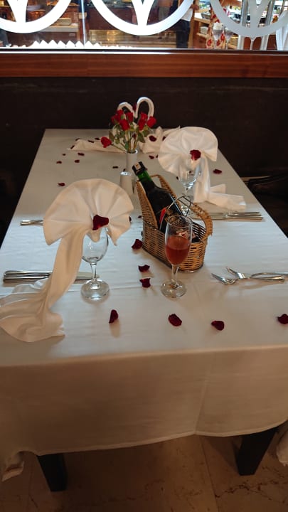 Gastro Royal Holiday Palace