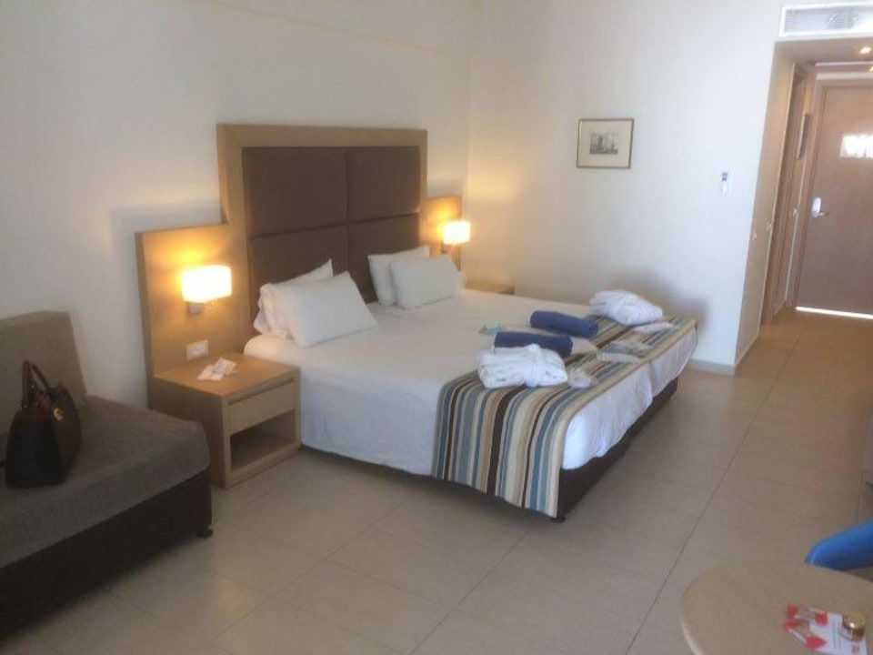 Hauptgebäude Asterias Beach Resort