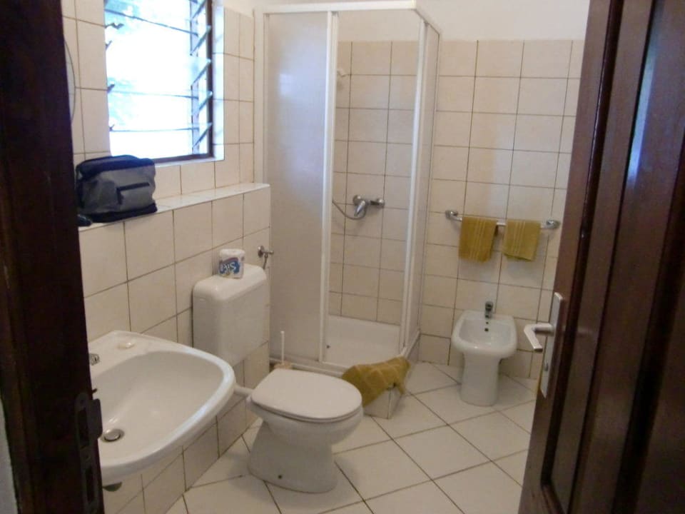 Bad Hotel Diani Sea Lodge