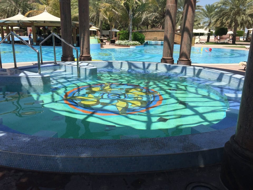 Pool Emirates Palace Mandarin Oriental