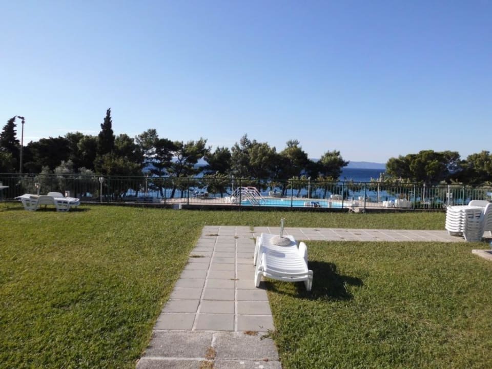 Liegewiese überm Restaurant Bluesun Hotel Neptun
