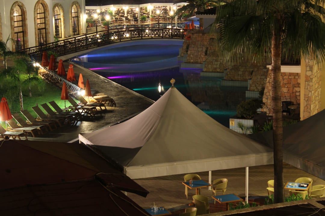 Ausblick vom Balkon auf Pool Atlantica Aeneas Resort