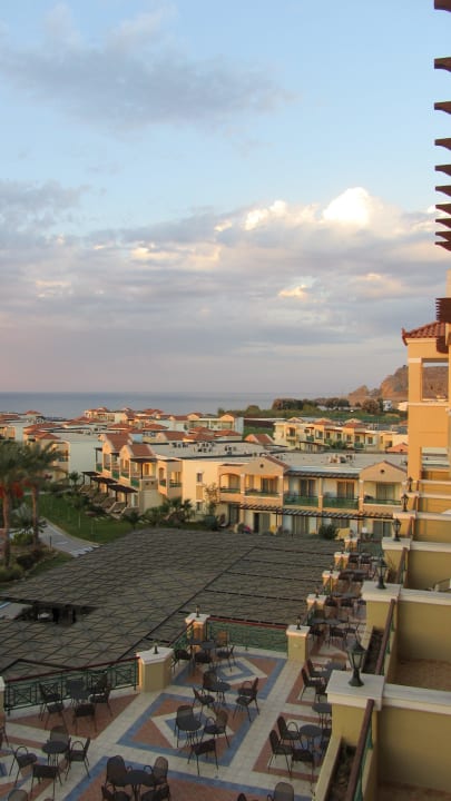 Terrasse Mainbar und Hotelanlage Lindos Princess Beach Resort & Spa