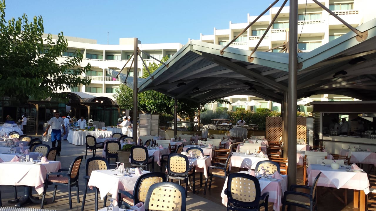 Hotel ''Constantinov Bros Athena Beach'' Constantinou Bros Athena Beach Hotel