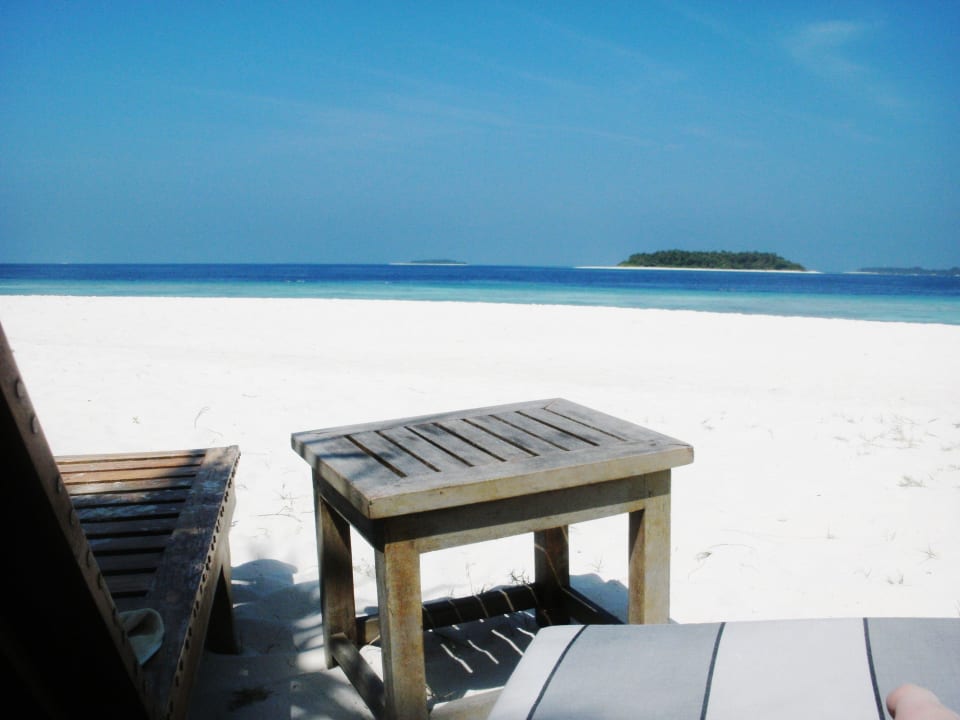 Blick auf eine der Robinson-crusoe-Inseln NH Collection Maldives Reethi Resort