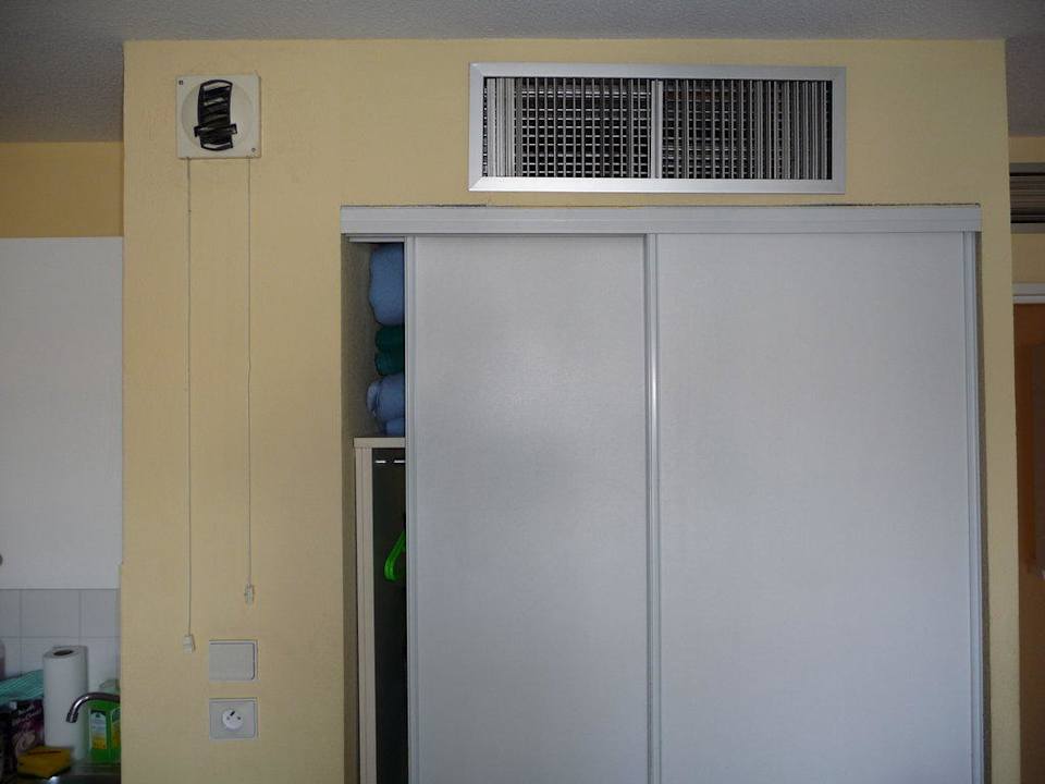 Schrank Pierre & Vacances Residenz Cap Hermes