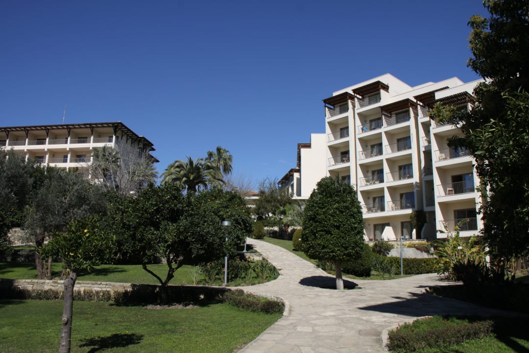 Weitläufige schöne Wege in der Anlage Barut Hemera