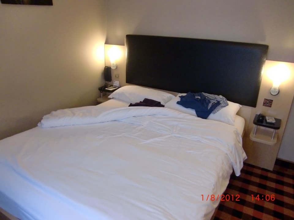 Bett Academy Plaza Hotel