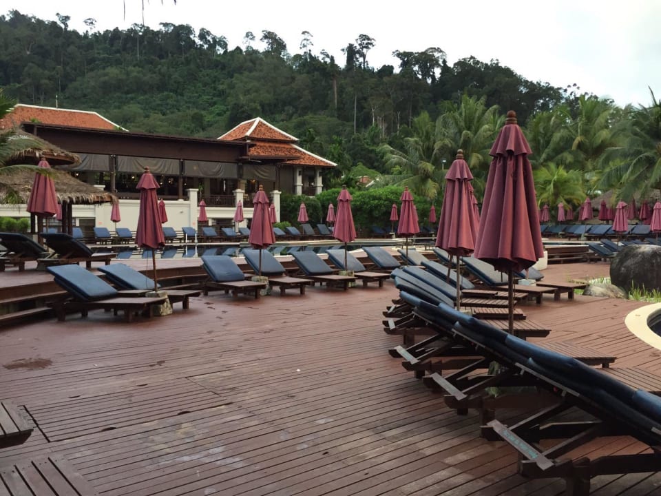 Liegen am Pool Khaolak Laguna Resort