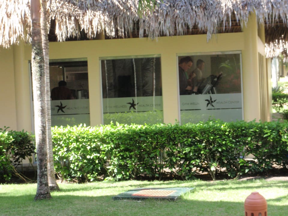 Fiitnesscenter von außen Iberostar Waves Costa Dorada