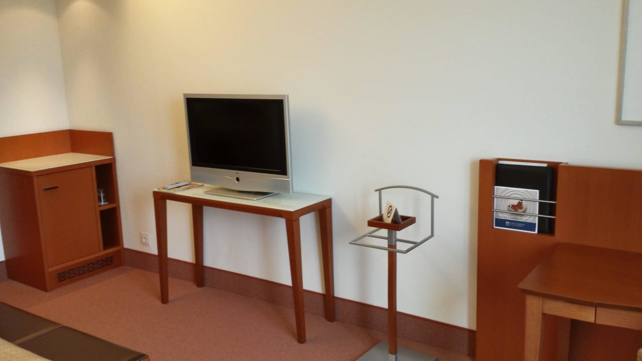 TV Minibar ATLANTIC Hotel Wilhelmshaven