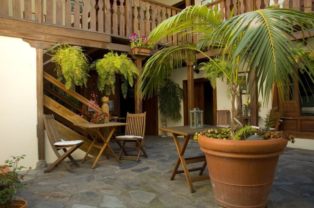 Patio 02 Casa Rural Los Helechos Apartments