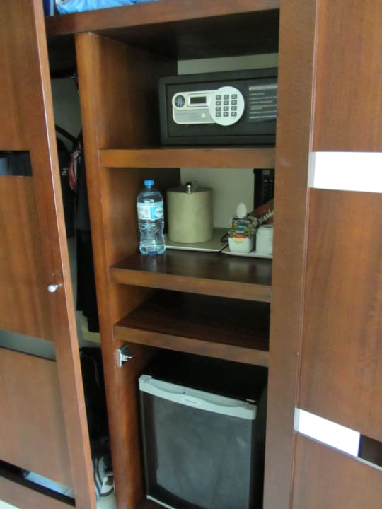 Kühlschrank, Safe und Wasserkocher BlueBay Grand Esmeralda