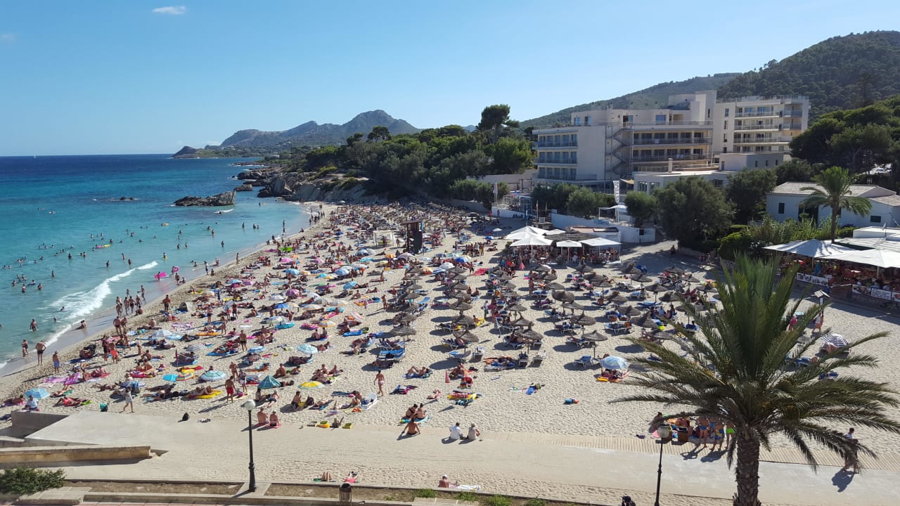 Strand sehr voll  Son Moll Sentits Hotel & Spa