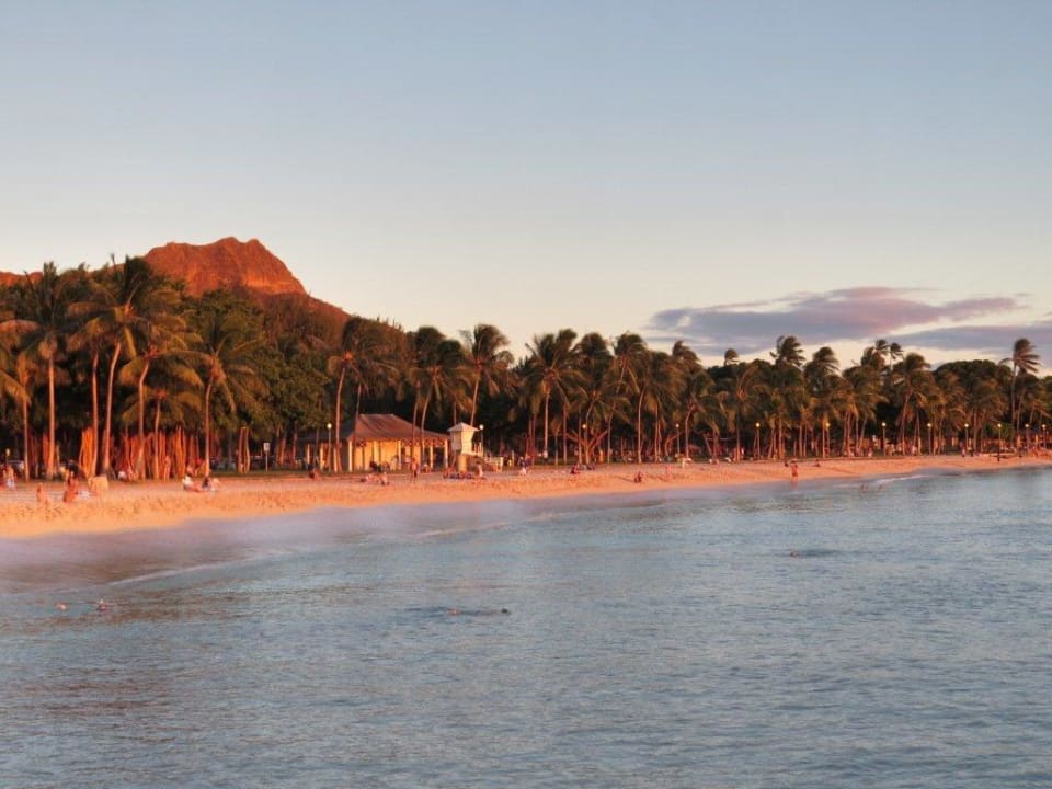 Strand in Richtung Diamond Hotel Aston Waikiki Circle