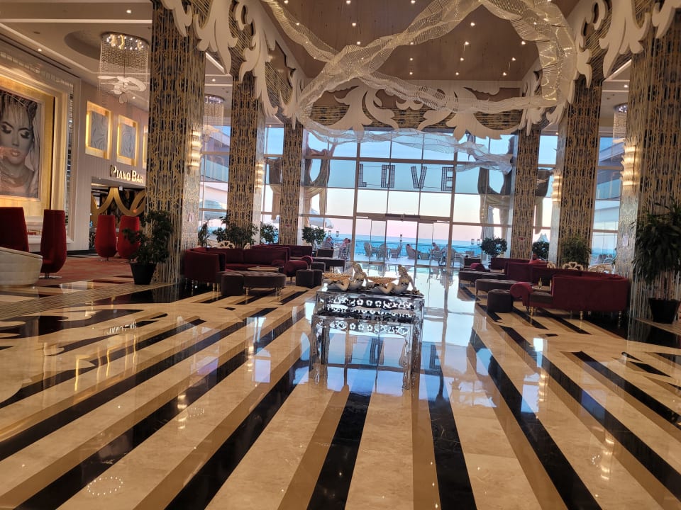 Lobby Azura Deluxe Resort & Spa Hotel