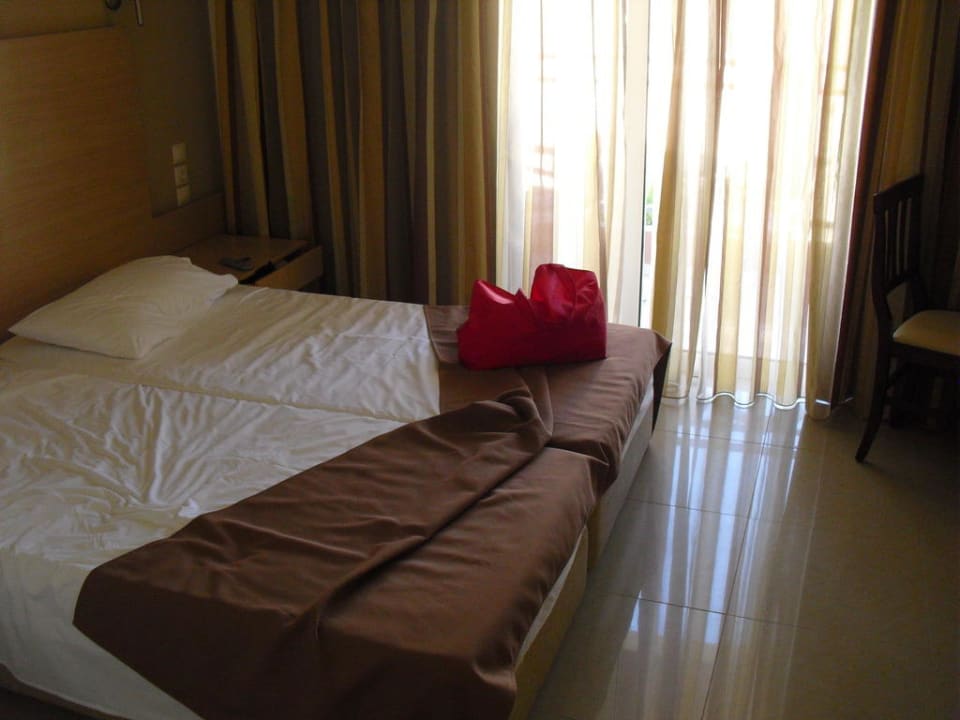 Zimmer kurz nach Ankunft Eurohotel Katrin Hotel & Bungalows