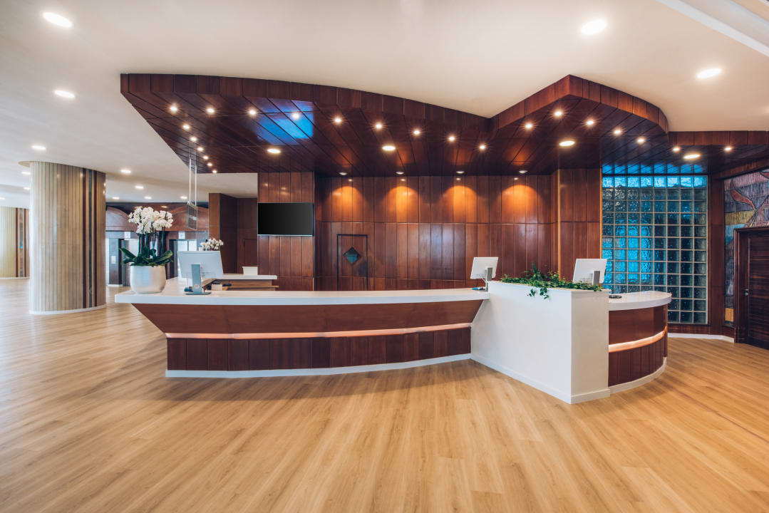 Lobby Iberostar Waves Bouganville Playa