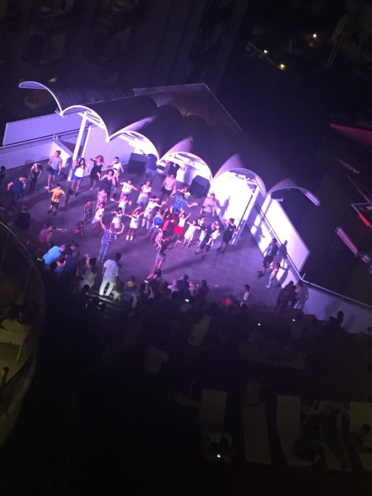 Hoteleigenes Amphitheater mit abendlichem Programm Laguna Beach Alya Resort & Spa Hotel