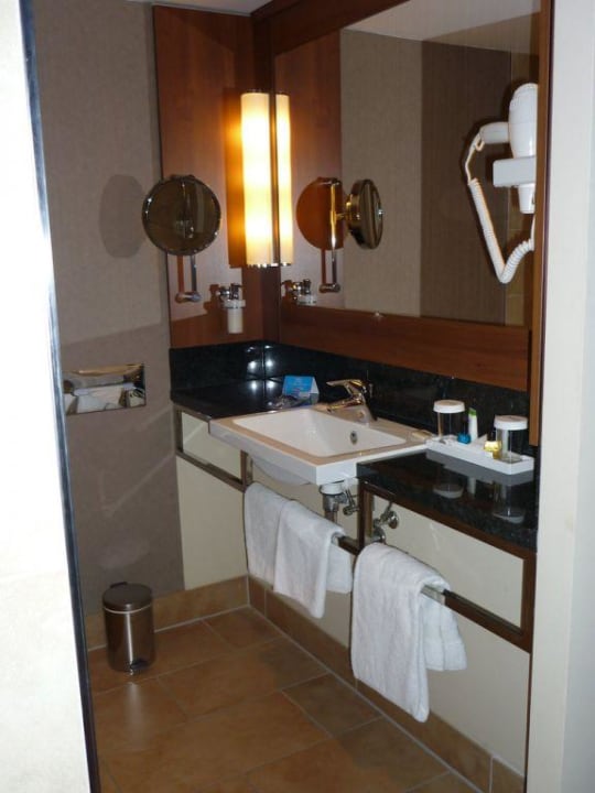 Offenes Badezimmer Lindner Hotel Hamburg Am Michel, part of JdV by Hyatt