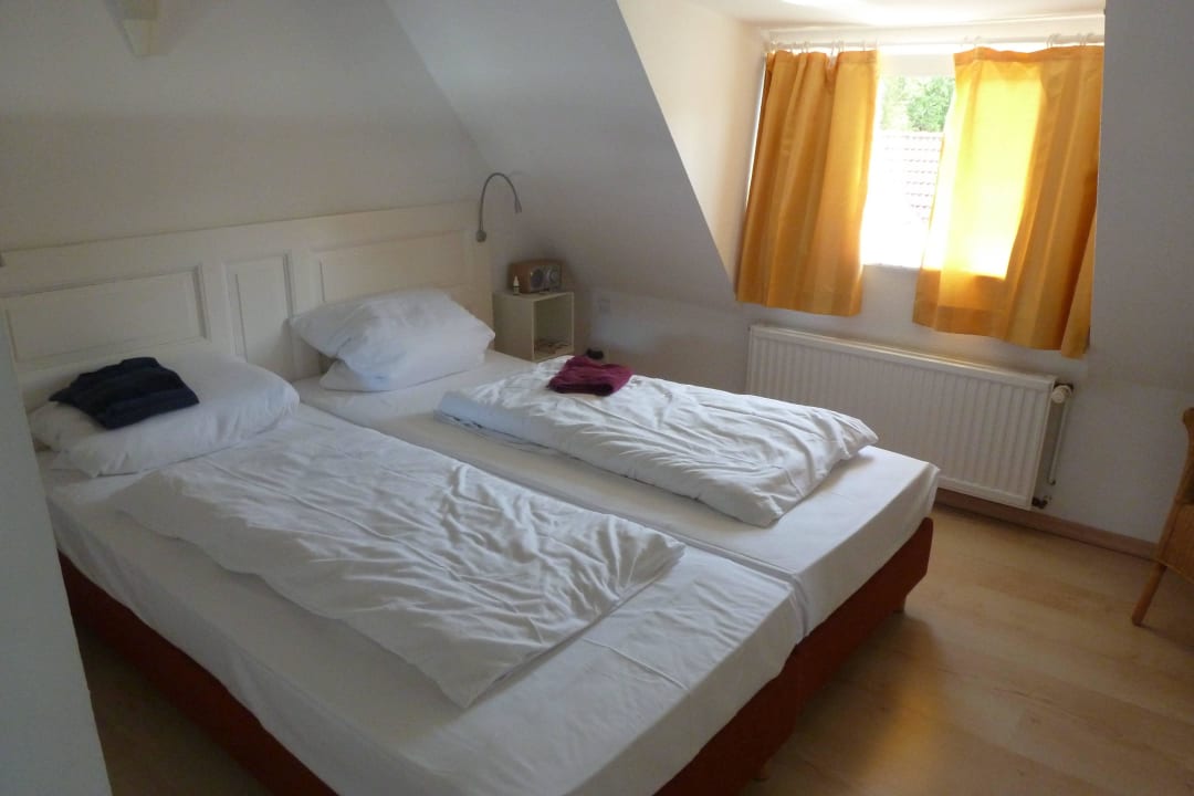 Schlafbereich mit Blick in den Garten. Ferienanlage Duhnen