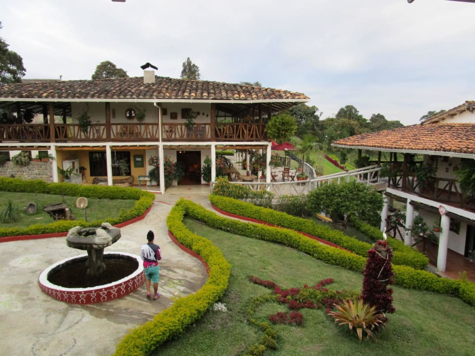 Haupthaus und Garten Akawanka Lodge