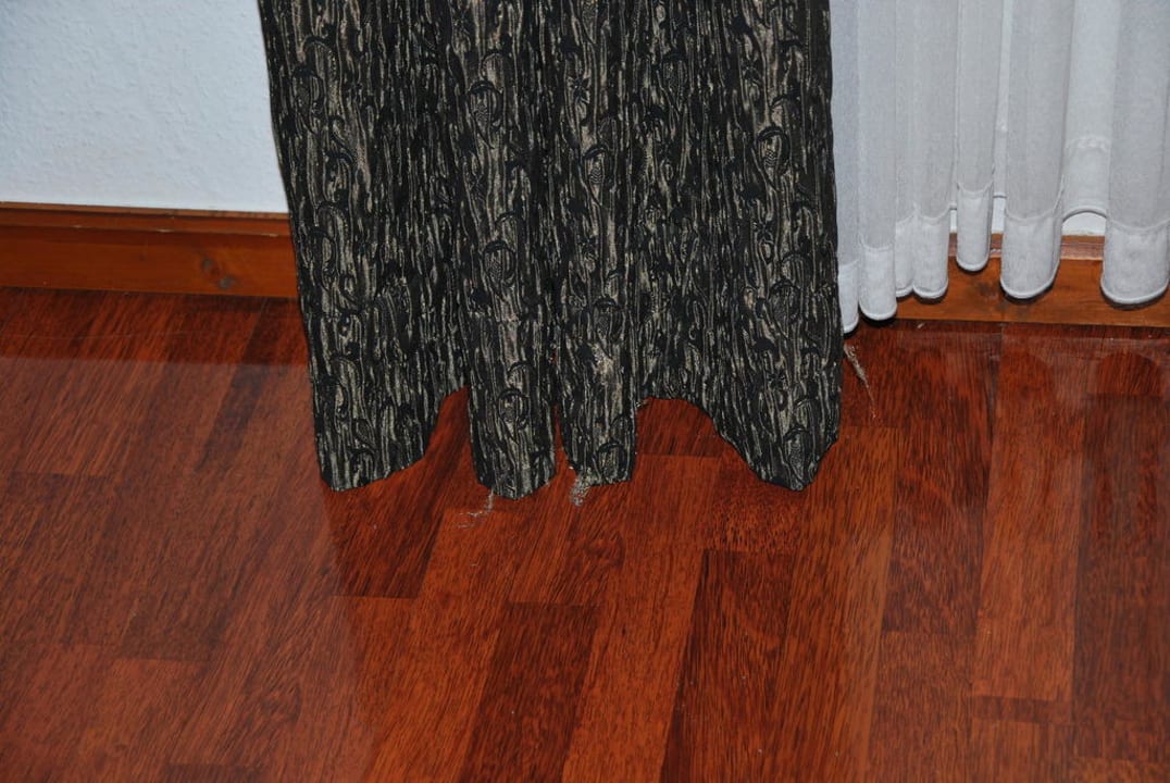 Verrissener Vorhang Boutique 003 Köln am DOM, Trademark Collection by Wyndham