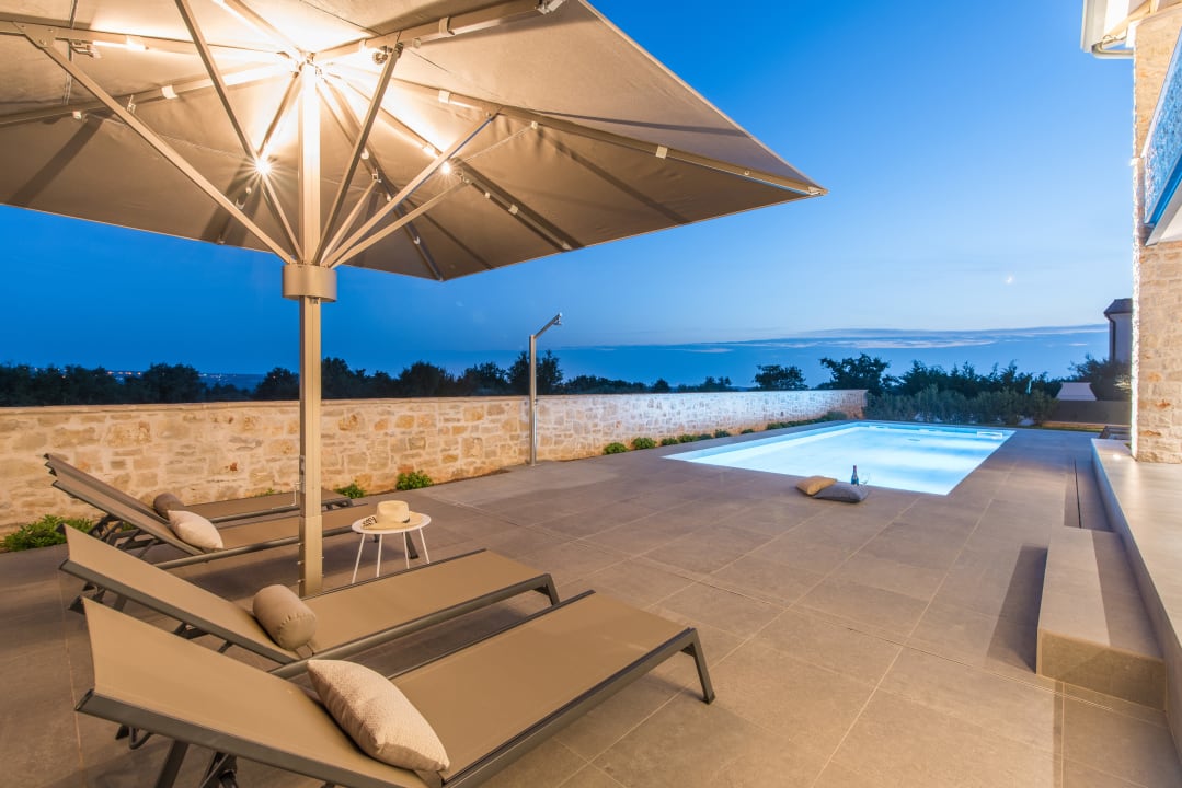 Pool Exclusive Living LUXURY ESTATE & VILLAS