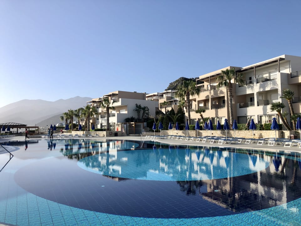 Pool Grand Hotel Holiday Resort