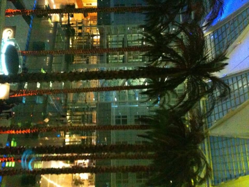 Palmen und Beleuchtung Hilton Munich Airport