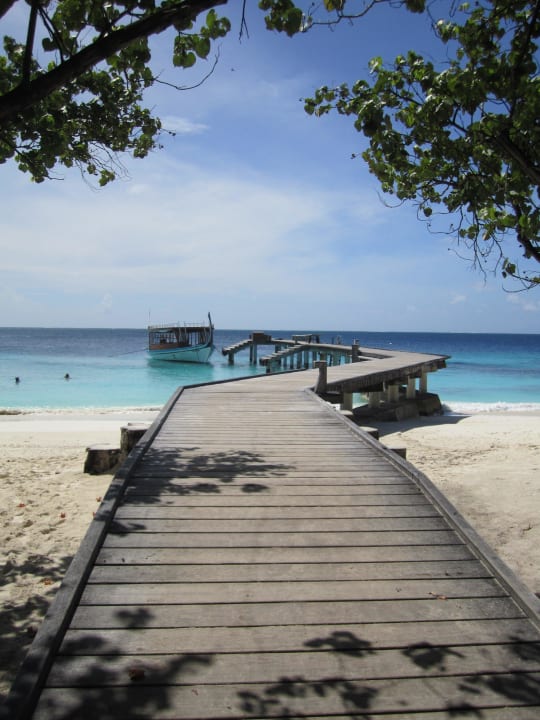 Steg zu den Dhoni's NH Collection Maldives Reethi Resort