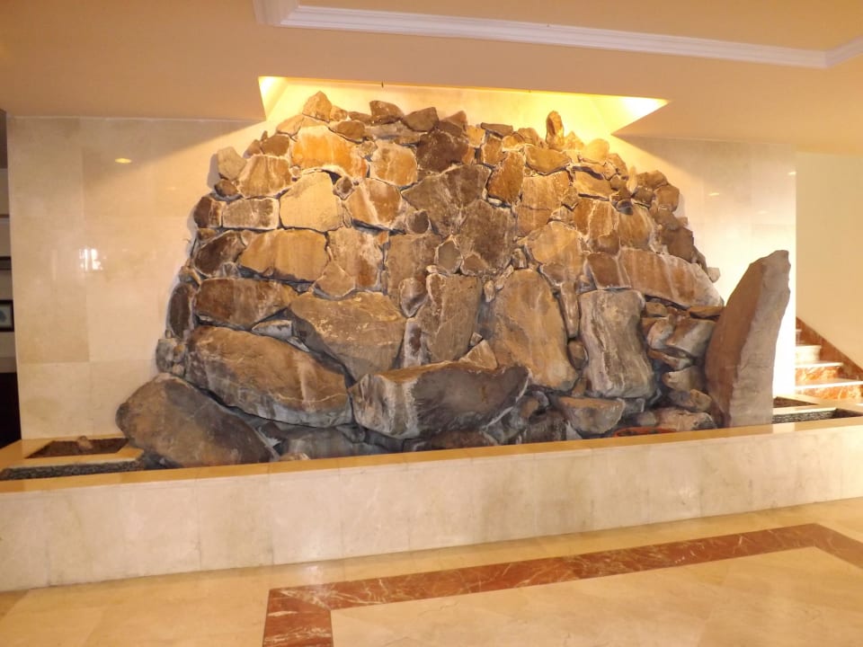 Dies war wohl mal ein Springbrunnen, DEFEKT Hotel Gran Rey