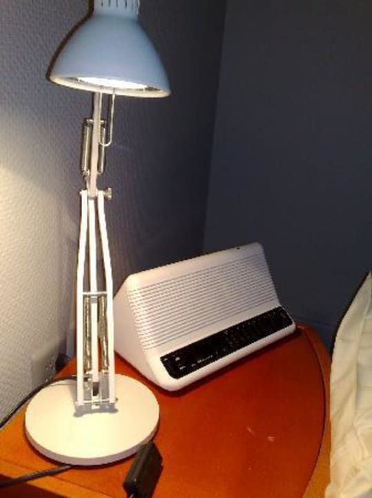 Raumergreifender Radiowecker aus den 80ern EMA House Hotel  Suites