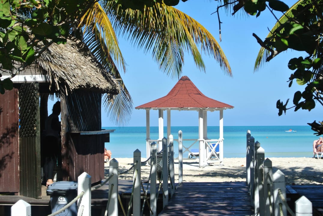 Zugang zum Strand Memories Caribe Beach Resort