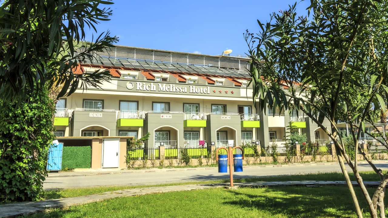 Außenansicht Rich Melissa Hotel
