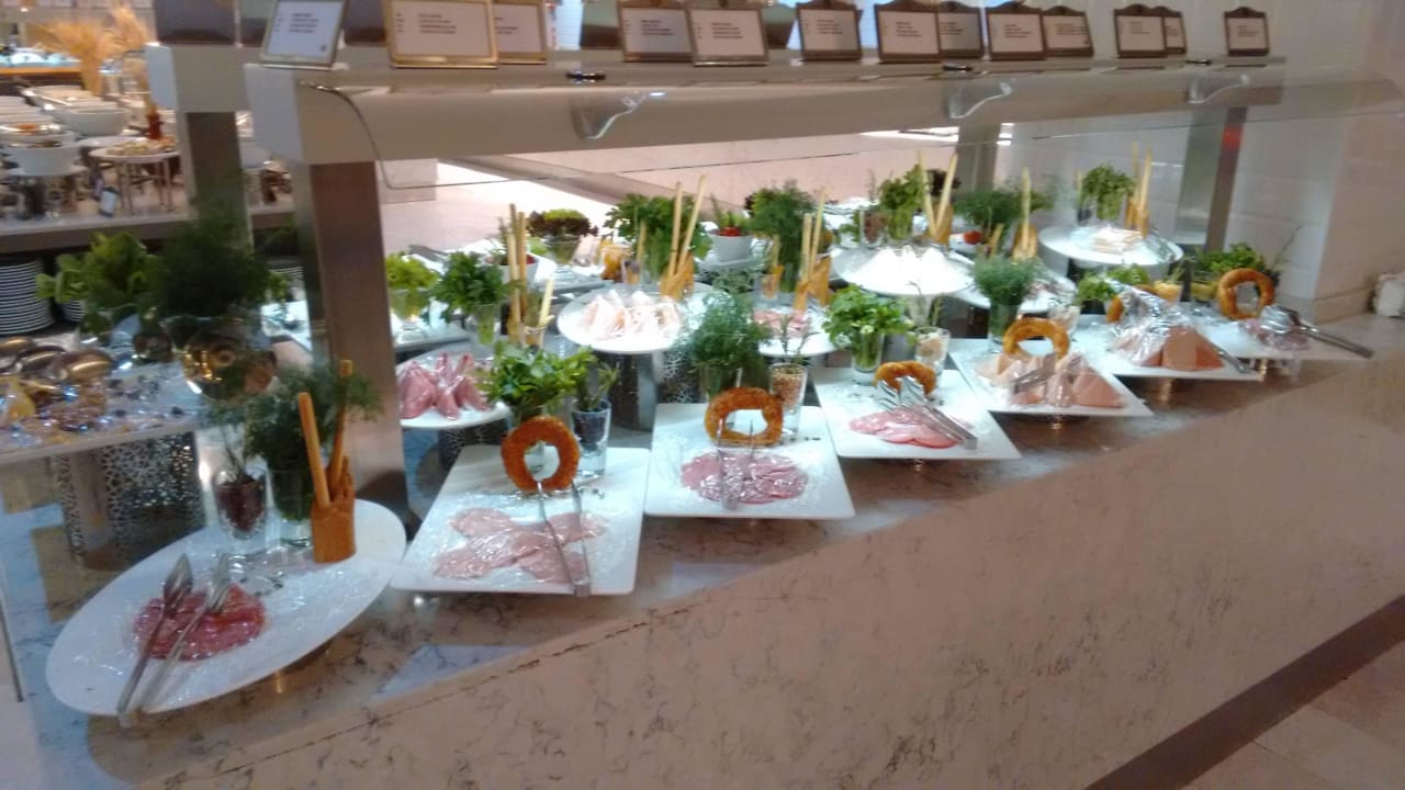 Wurstsorten zum Frühstück Acanthus Cennet Barut Collection