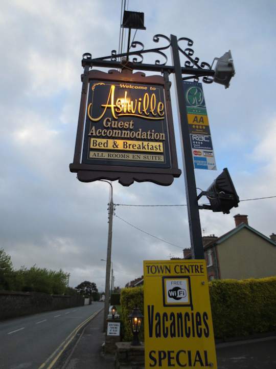 Hinweisschild B&B Ashville House
