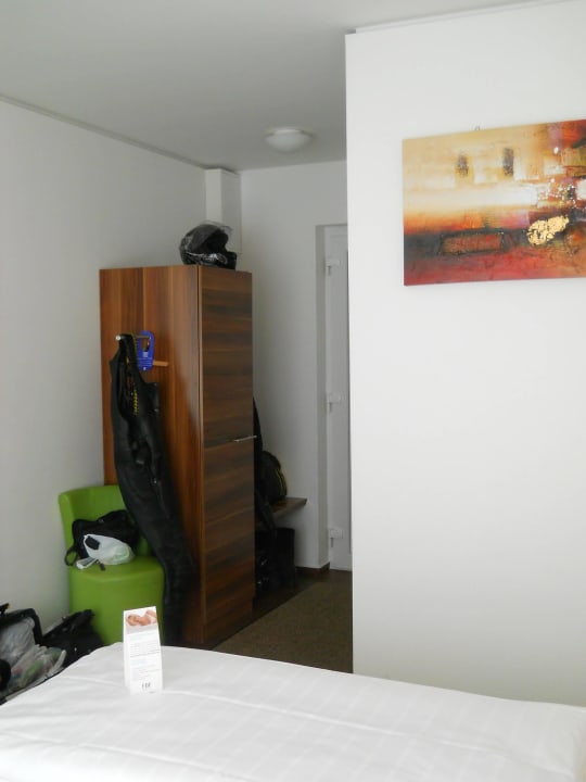 Standardzimmer, ausreichende Größe ante porta - DAS STADTHOTEL