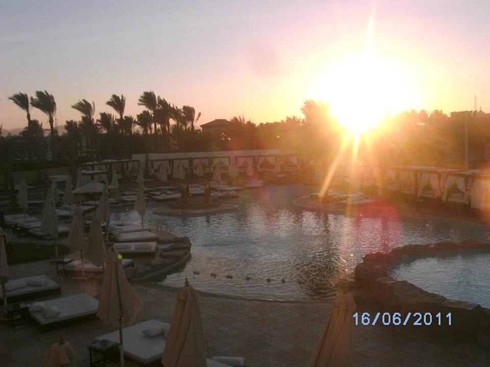 Sonnenuntergang am beheizten Pool Pickalbatros Dana Beach Resort - Hurghada