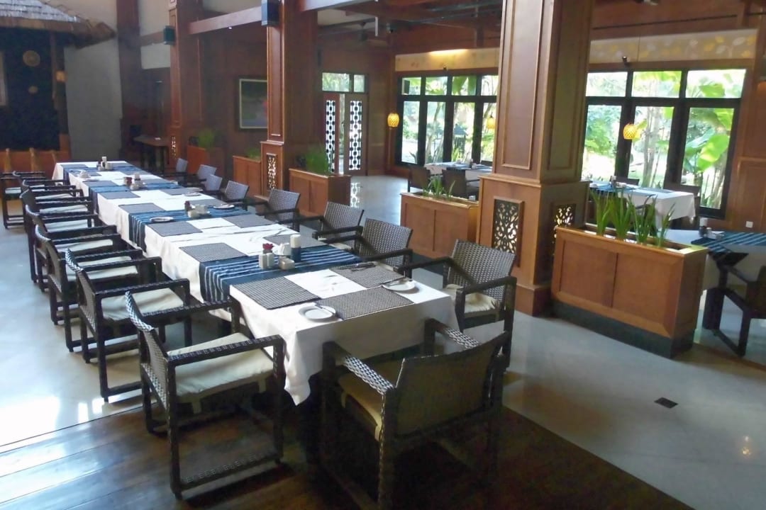 Lange Tischreihe für Gruppenreisende . Amata Garden Resort