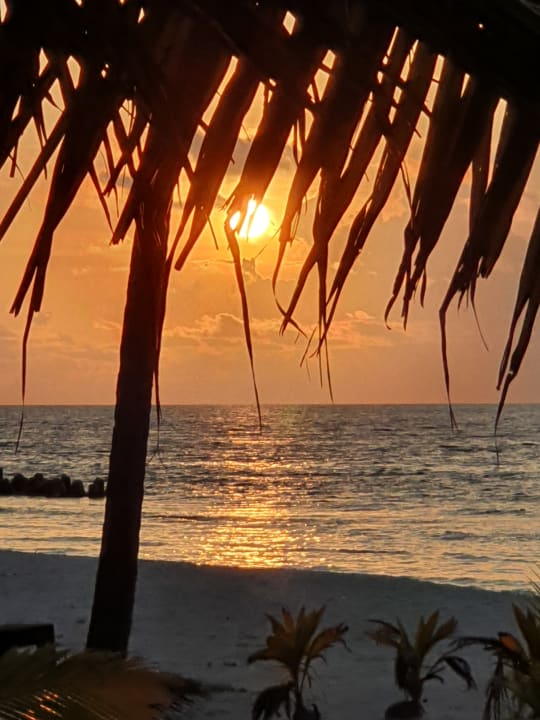 Strand Kuredu Island Resort & Spa