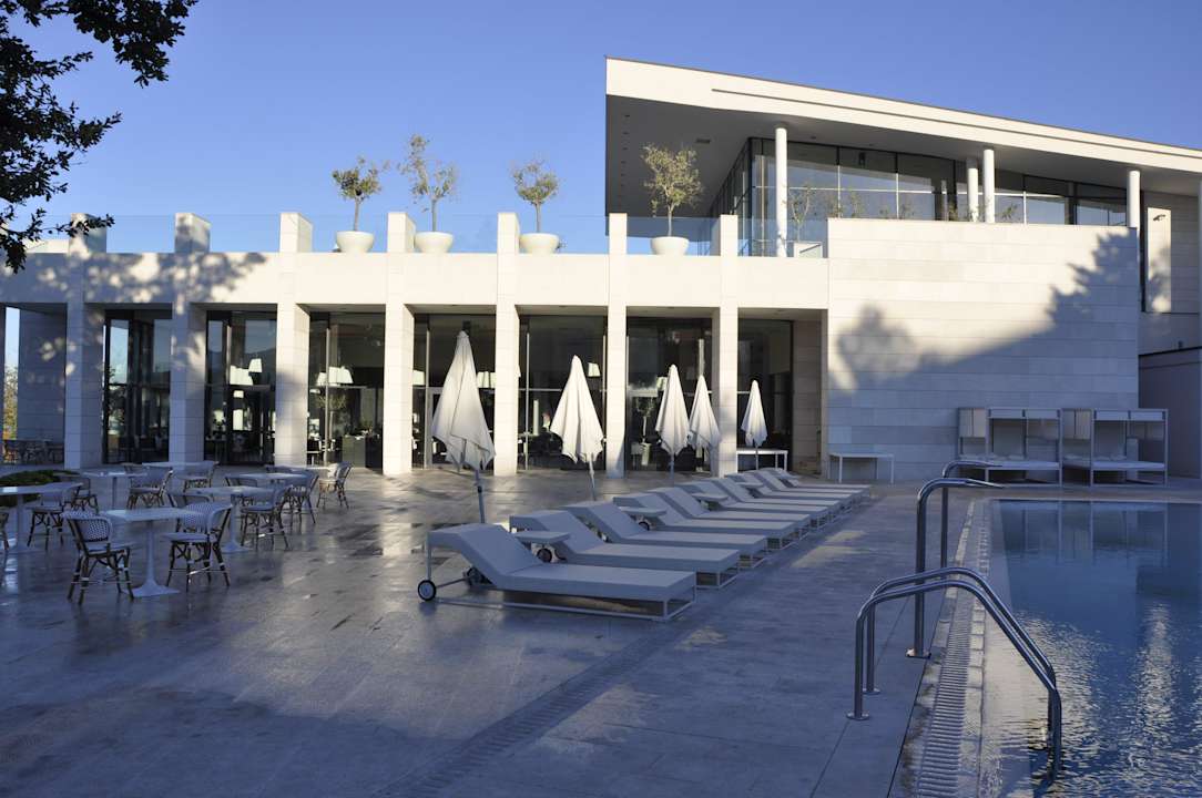 Pool neben Restaurant Wyndham Grand Novi Vinodolski Resort - The View & Family Apartments