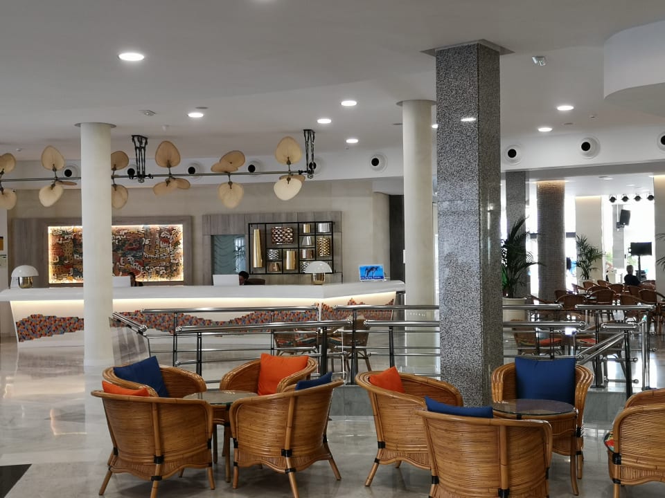 Lobby Bull Escorial & Spa