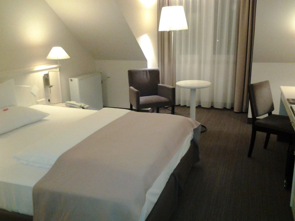 Zimmer unterm Dach Courtyard by Marriott Schwerin