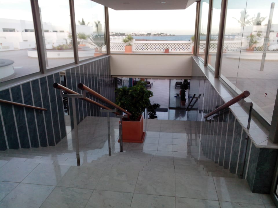 Weg zum Restaurant und Pool  Hotel Las Costas