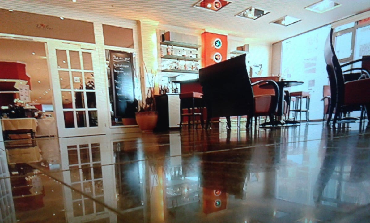 Lobby mit Bar Victor's Residenz-Hotel Saarlouis