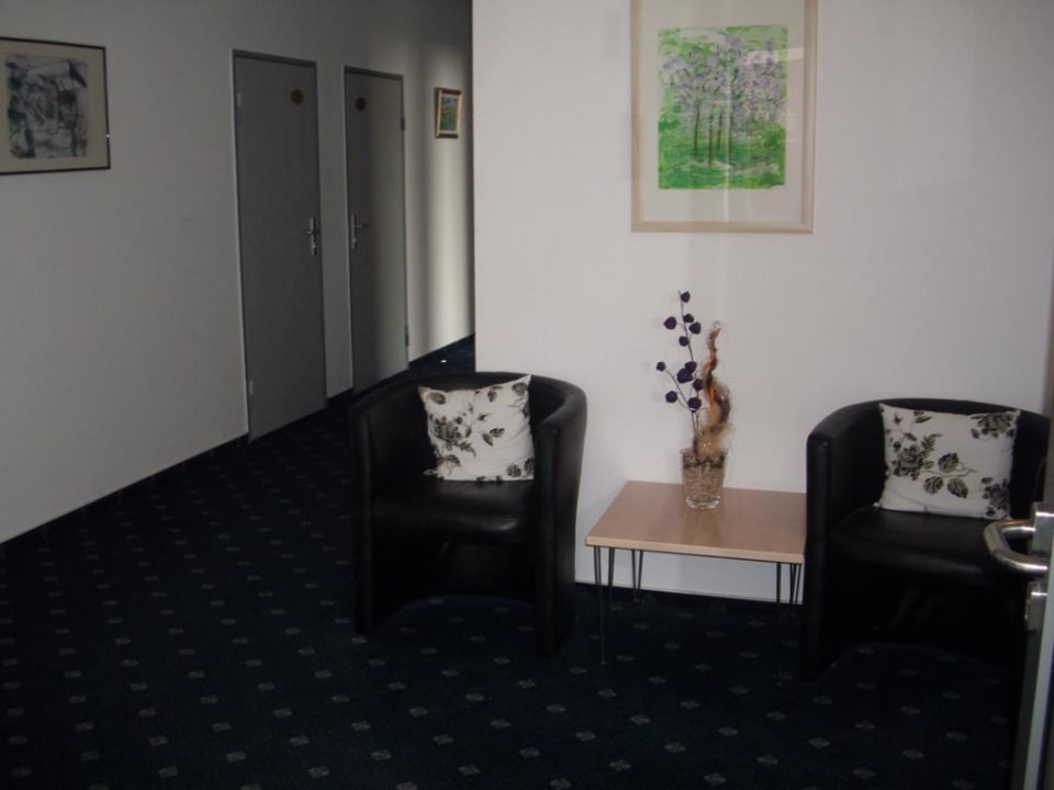 Eingangsbereich vor den Zimmern Hotel Stadt Hamburg Saarbrücken